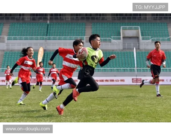 全国触式橄榄球总决赛增设U8组，青少年选手表现成赛事亮点