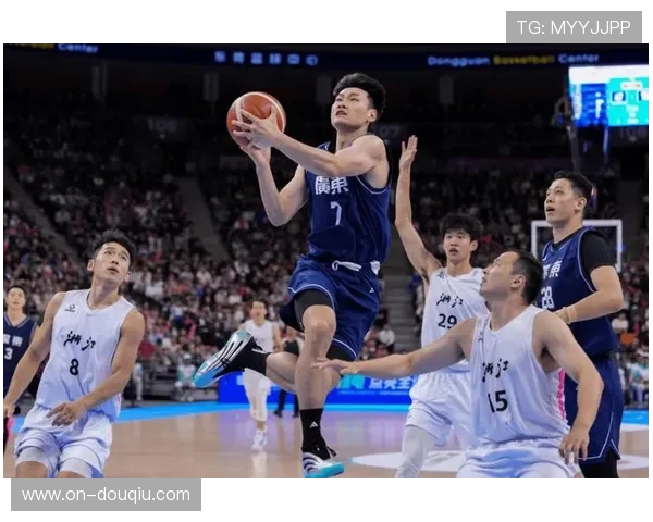 广东男篮击败浙江队,时隔12年再夺全运会成年组冠军 广东男篮击败浙江队,时隔12年再夺全运会成年组冠军