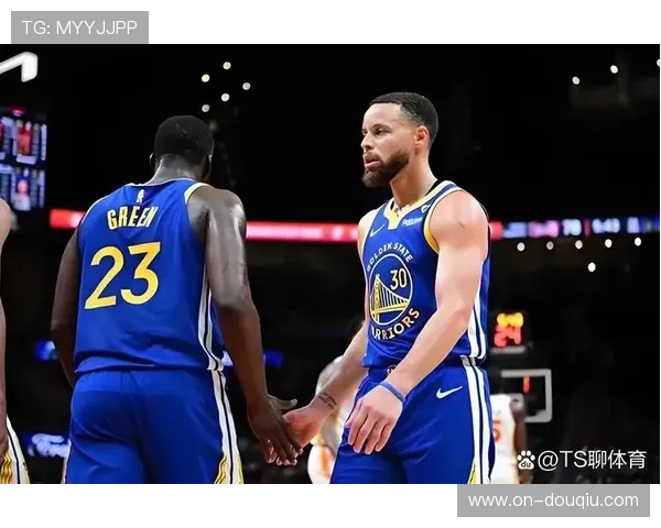 勇士传切体系压制独行侠,库里无球跑动破解防守 勇士传切体系压制独行侠,库里无球跑动破解防守