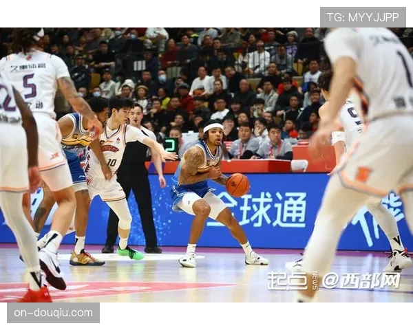 【2026年4月CBA联赛·赛后·速报CBA半决赛G2：上海久事主场力克新疆，将总比分扳为1-1